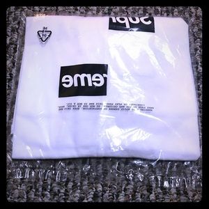 BOX LOGO SPLIT COMME DES GARÇONS